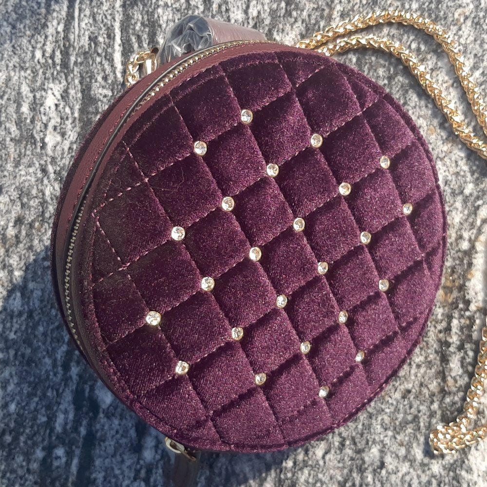 NWOT💜Clutch/Fanny Pack with Crystals/Gold Chain PURPLE VELVET